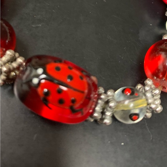 Glass bead ladybug bracelet - Picture 2 of 2